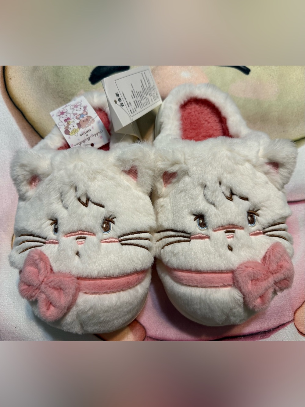 🆕 Mikko Illustrations Mousse Slippers with Pink Bow